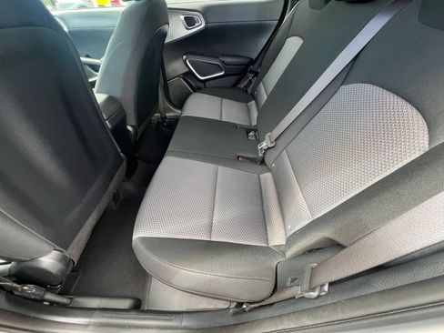 Used 2025 Kia Soul LX w/ LX Technology Package FWD image 24