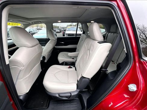 Used 2024 Toyota Grand Highlander AWD image 15