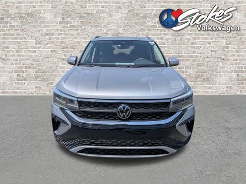 Certified 2023 Volkswagen Taos SE w/ Panoramic Sunroof Package FWD image 9