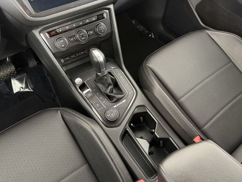 Used 2018 Volkswagen Tiguan SEL AWD/4WD image 16