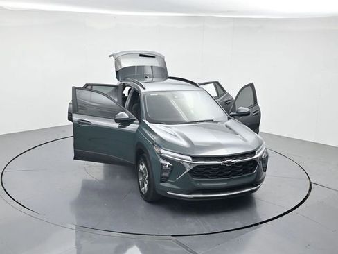 Used 2025 Chevrolet Trax LT w/ Driver Confidence Package FWD image 47