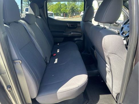 Used 2018 Toyota Tacoma TRD Sport w/ Exterior Package AWD/4WD image 24