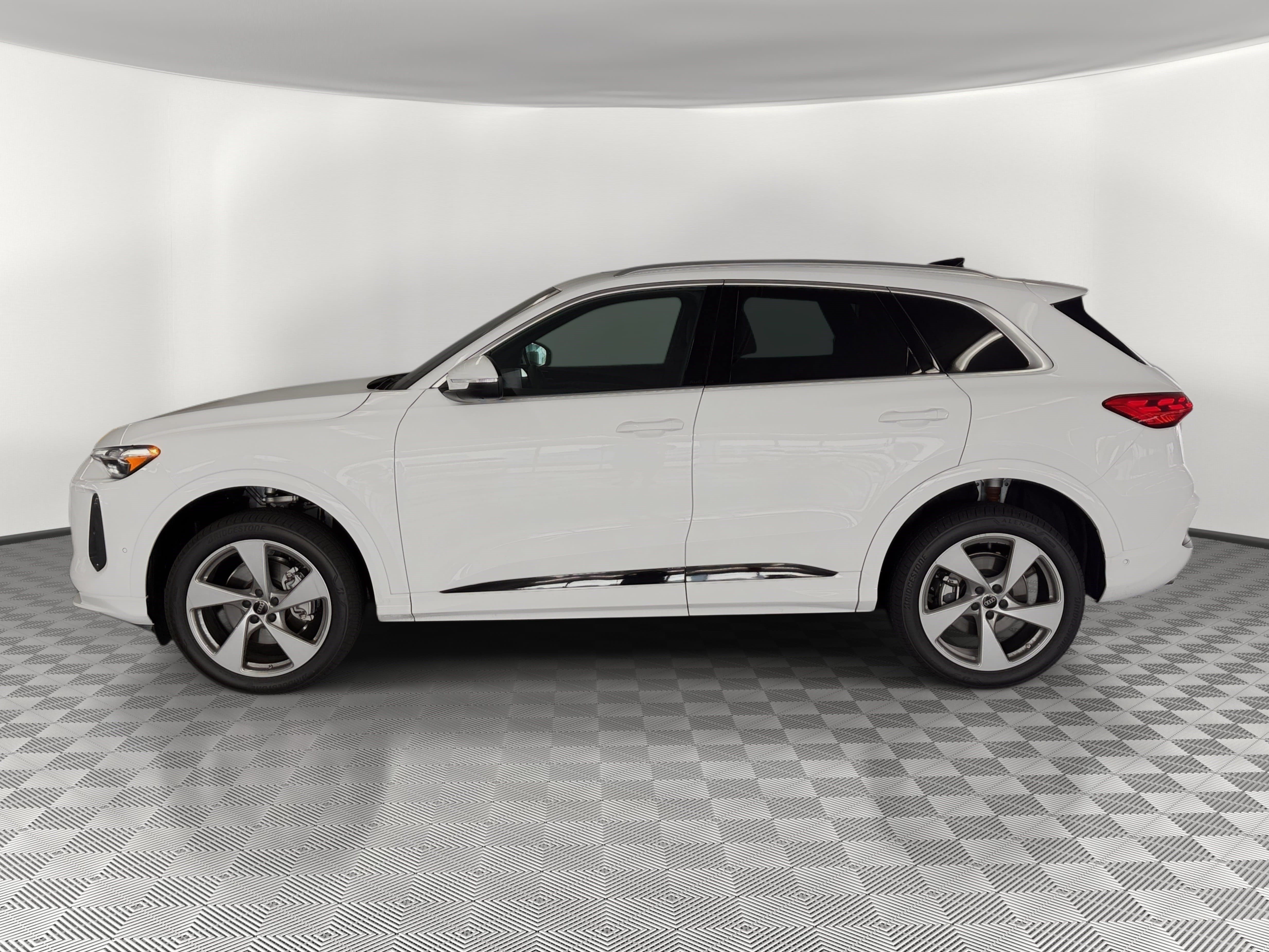 New 2026 Audi Q5 Premium Plus AWD/4WD image 2