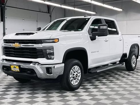 Used 2025 Chevrolet Silverado 2500 LT w/ Convenience Package AWD/4WD image 12