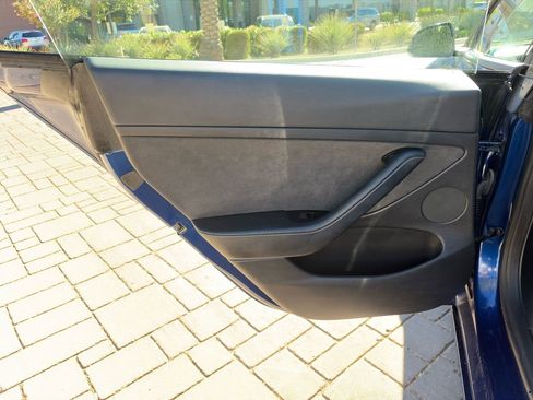 Used 2023 Tesla Model 3 Standard Range image 9