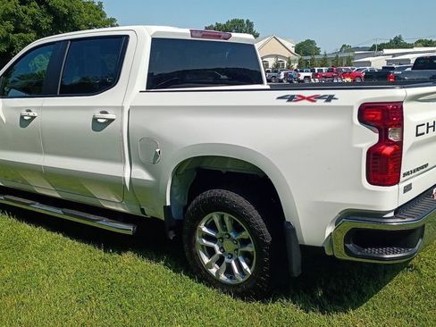 Used 2022 Chevrolet Silverado 1500 LT AWD/4WD image 5