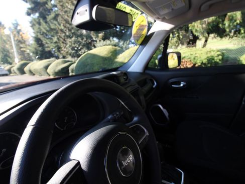 Used 2021 Jeep Renegade Sport image 12