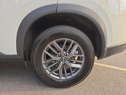 Used 2024 Nissan Rogue S FWD image 35
