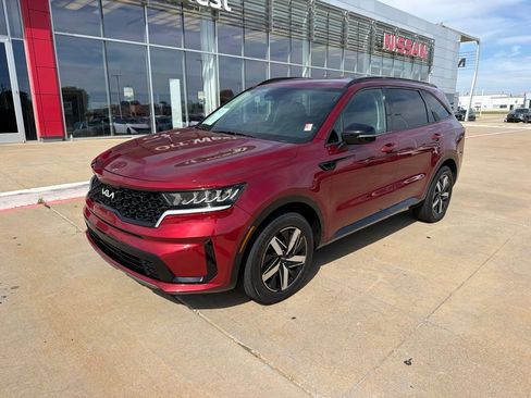 Used 2022 Kia Sorento S FWD image 1