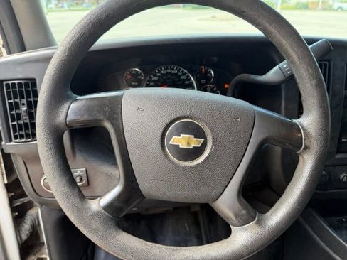 Used 2013 Chevrolet Express 2500 RWD image 18