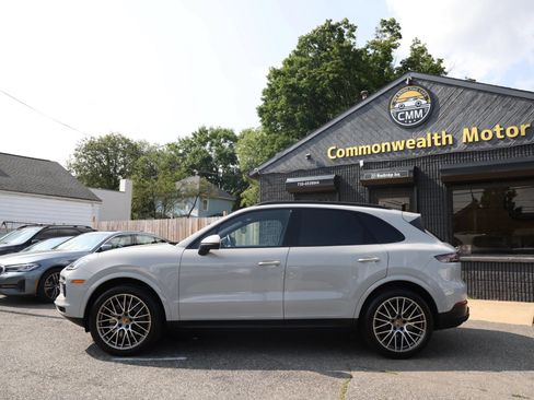 Used 2022 Porsche Cayenne Platinum Edition AWD/4WD image 4