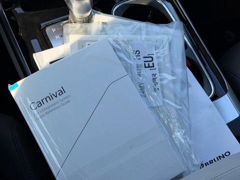 Used 2024 Kia Carnival EX image 54