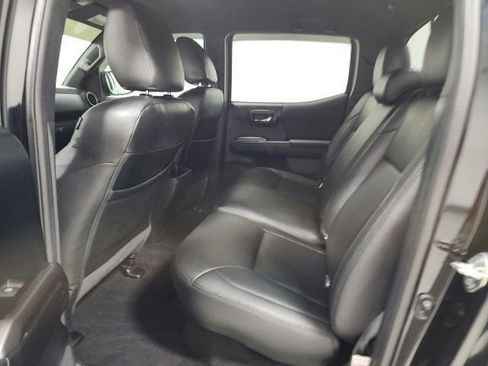 Used 2019 Toyota Tacoma TRD Sport image 16