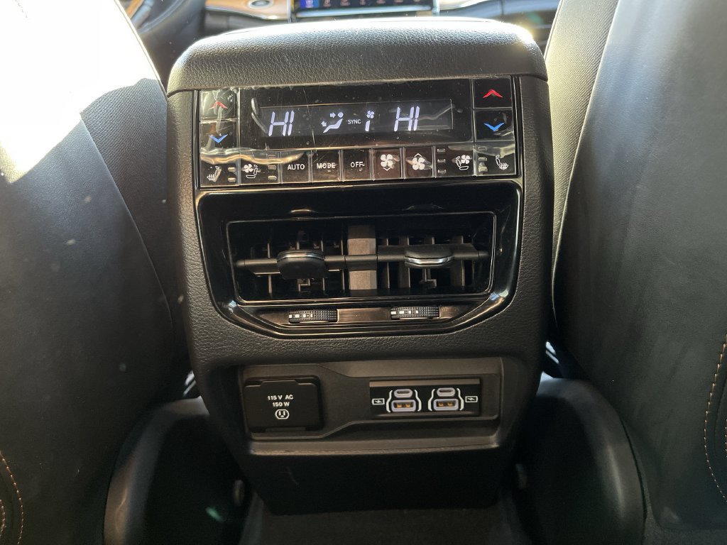 Used 2023 Jeep Grand Cherokee Summit AWD/4WD image 45