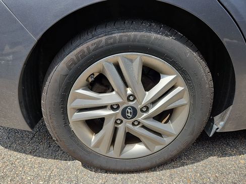Used 2019 Hyundai Elantra SEL FWD image 6