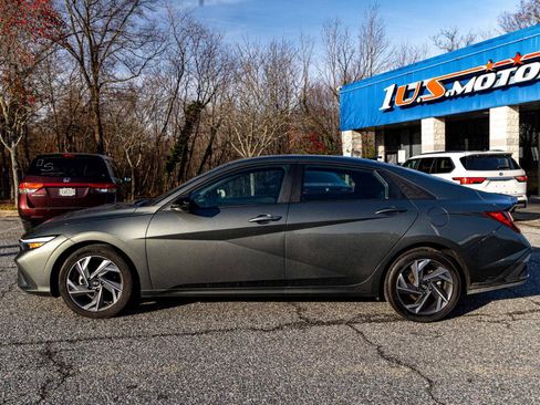Used 2025 Hyundai Elantra Sport FWD image 3