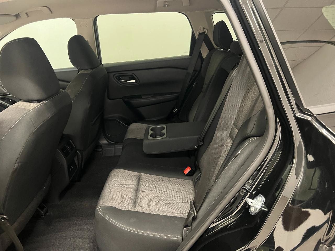 Used 2024 Nissan Rogue SV FWD image 26