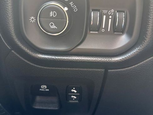 Used 2019 RAM 1500 Laramie AWD/4WD image 17