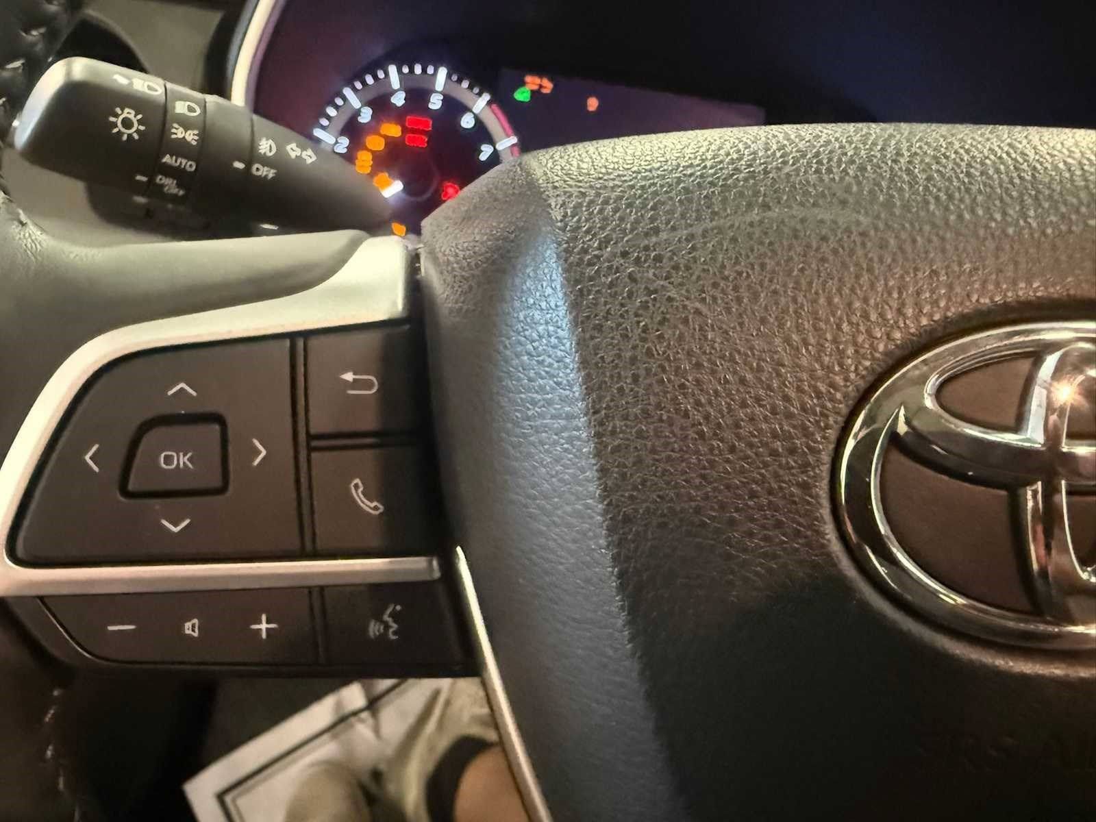 Used 2024 Toyota Highlander XLE AWD/4WD image 30