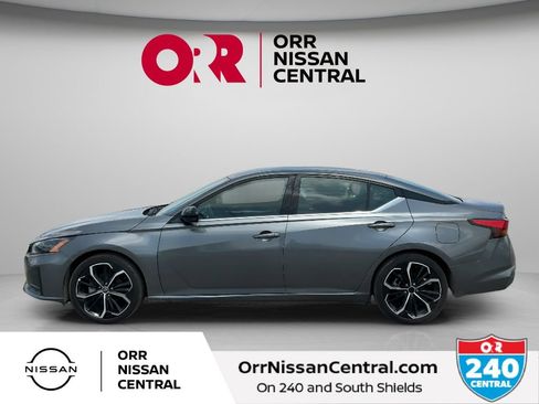 Used 2025 Nissan Altima 2.5 SR FWD image 8