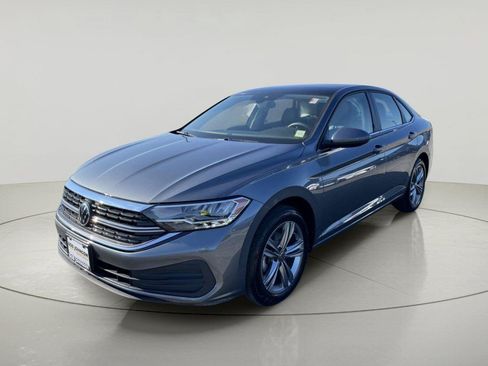 Used 2024 Volkswagen Jetta SE FWD image 3