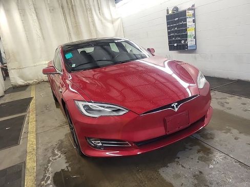 Used 2020 Tesla Model S Long Range Plus image 3