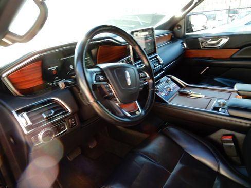 Used 2020 Lincoln Navigator Reserve image 12