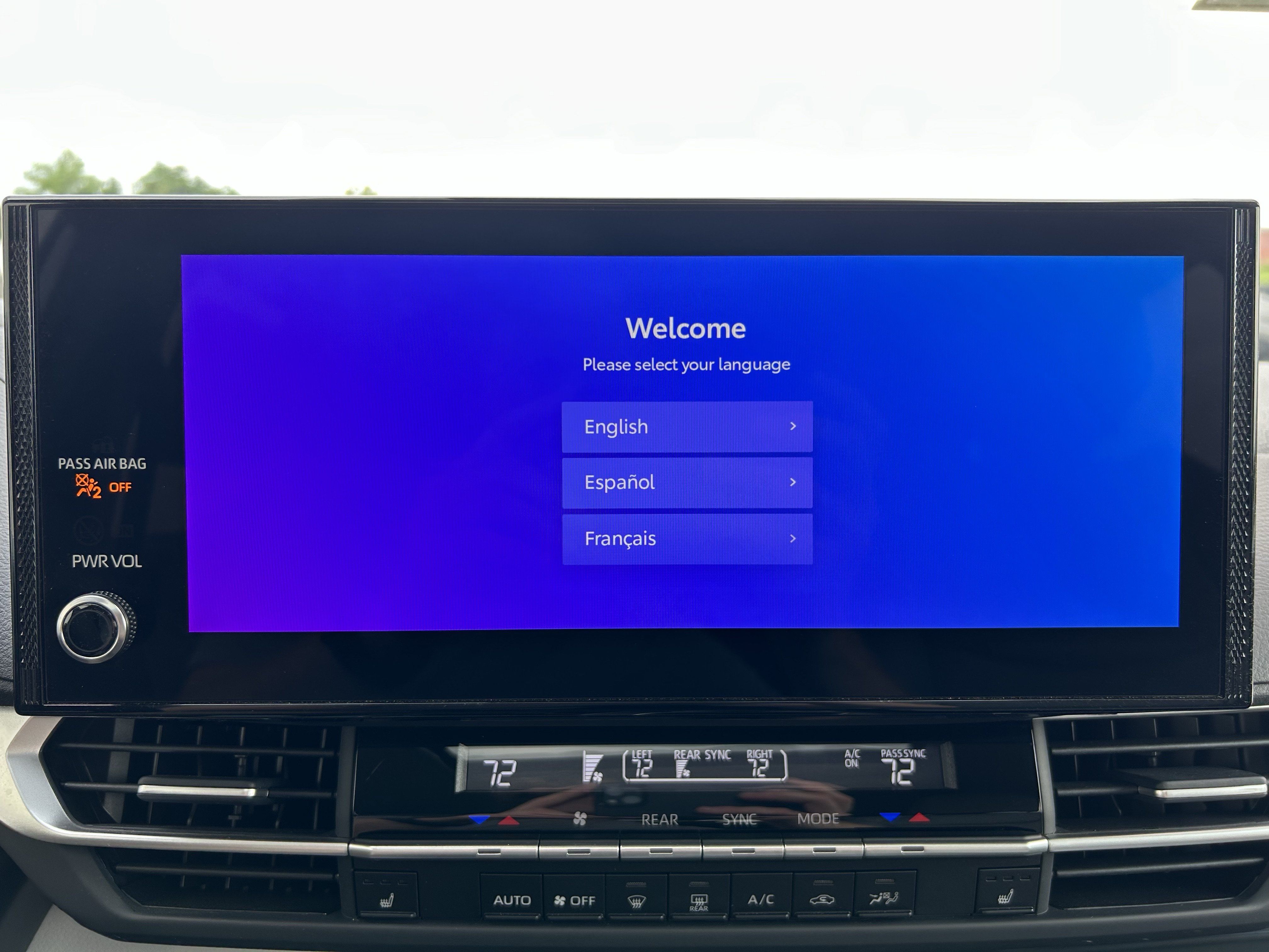 Certified 2025 Toyota Sienna XLE FWD image 32