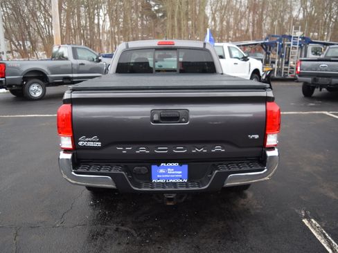Used 2017 Toyota Tacoma SR5 w/ Tow Package image 5