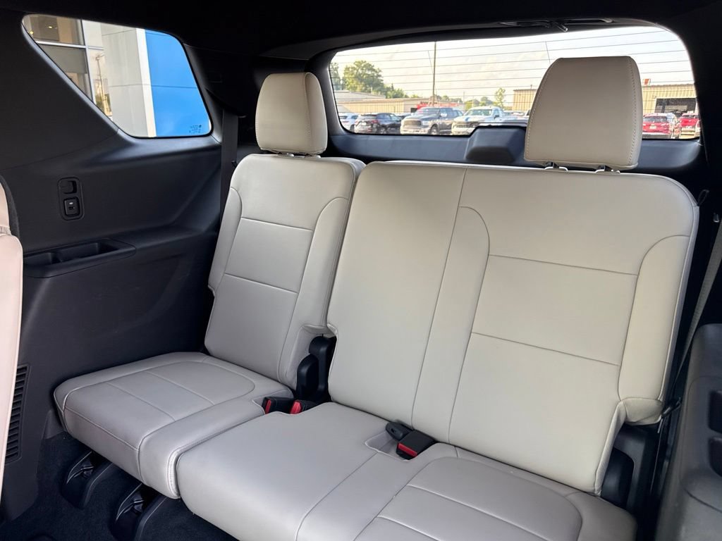 Used 2023 Chevrolet Traverse LT w/ LT Premium Package AWD/4WD image 20