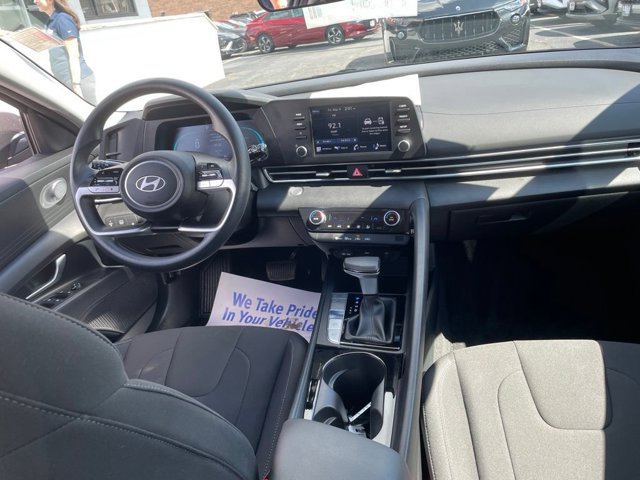 Used 2025 Hyundai Elantra Hybrid FWD image 6