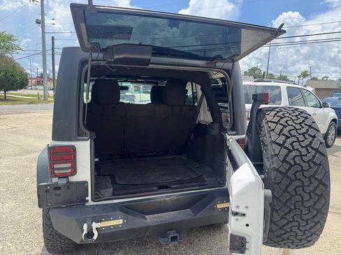 Used 2016 Jeep Wrangler Unlimited Sport w/ Quick Order Package 24S AWD/4WD image 4