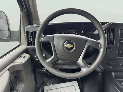 Used 2014 Chevrolet Express 2500 RWD image 25