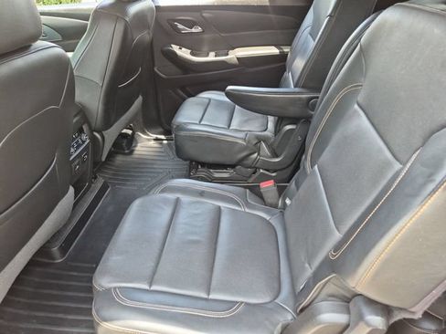 Used 2018 Chevrolet Traverse Premier w/ Driver Confidence II Package FWD image 24