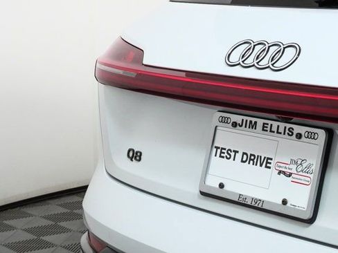 Used 2024 Audi Q8 e-tron Premium Plus image 37