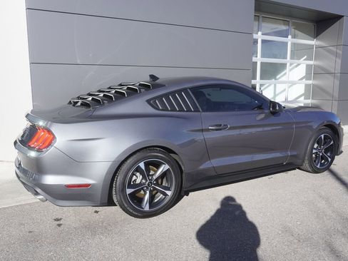 Used 2022 Ford Mustang Coupe image 4
