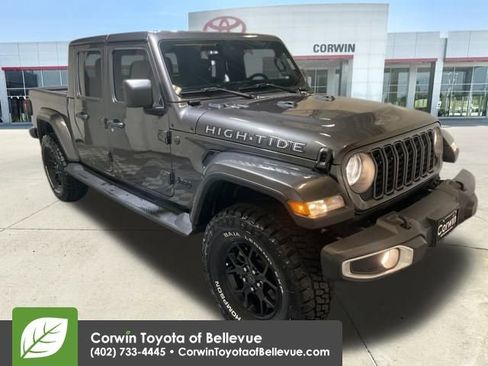 Used 2025 Jeep Gladiator Sport image 1