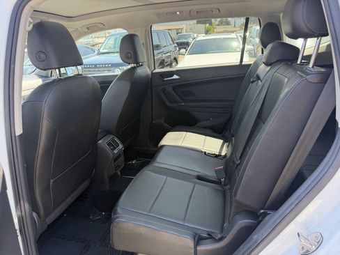 Used 2018 Volkswagen Tiguan SEL FWD image 16