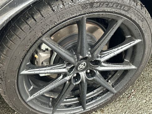 Used 2023 Toyota GR86 Premium w/ ALL Weather Mat Package (TMS) image 7