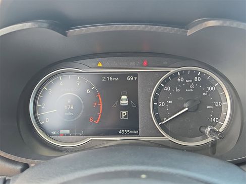 Used 2025 Nissan Versa SR w/ Trunk Package image 18