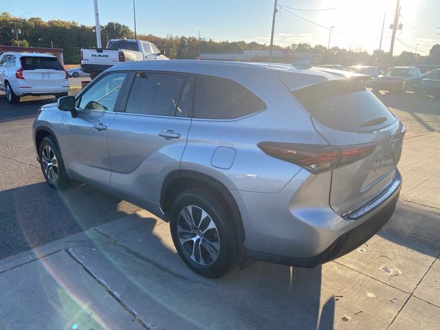 Used 2024 Toyota Highlander Limited AWD/4WD image 9