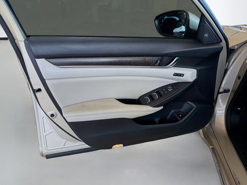 Used 2019 Honda Accord Touring image 20