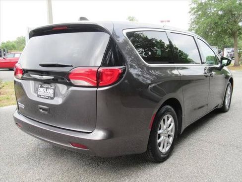 Certified 2023 Chrysler Voyager LX FWD image 7