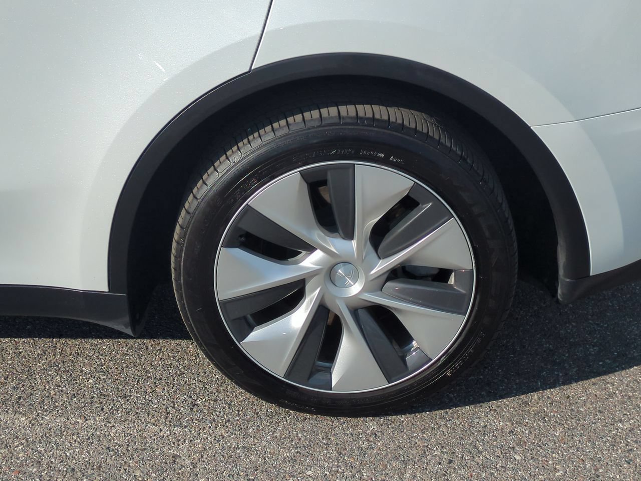 Used 2023 Tesla Model Y Long Range AWD/4WD image 32