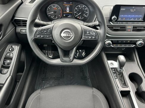 Used 2023 Nissan Altima 2.5 SR FWD image 17