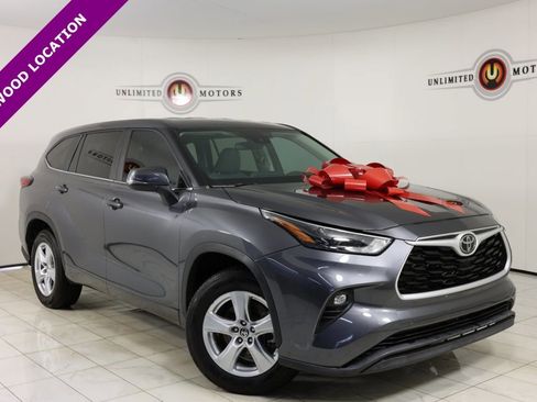 Used 2023 Toyota Highlander LE FWD image 1