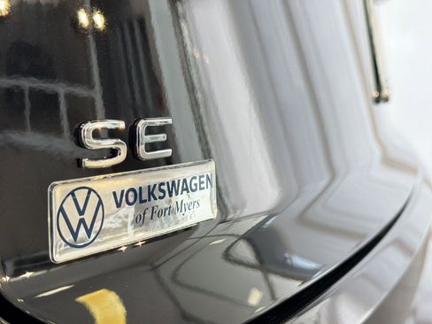 Used 2025 Volkswagen Atlas Cross Sport SE FWD image 35