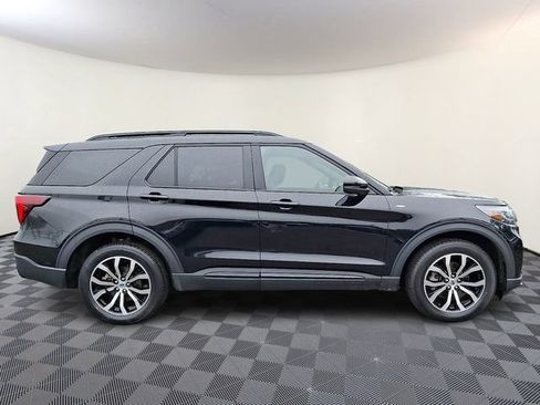 Certified 2025 Ford Explorer ST-Line AWD/4WD image 8