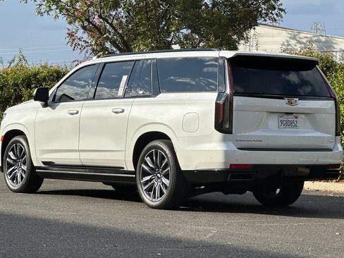 Used 2023 Cadillac Escalade ESV Sport Platinum image 5