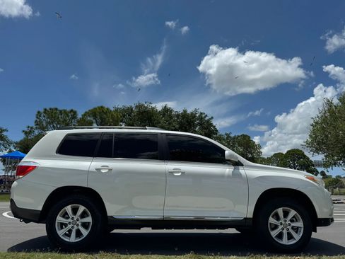 Used 2012 Toyota Highlander FWD w/ Tech Pkg image 8